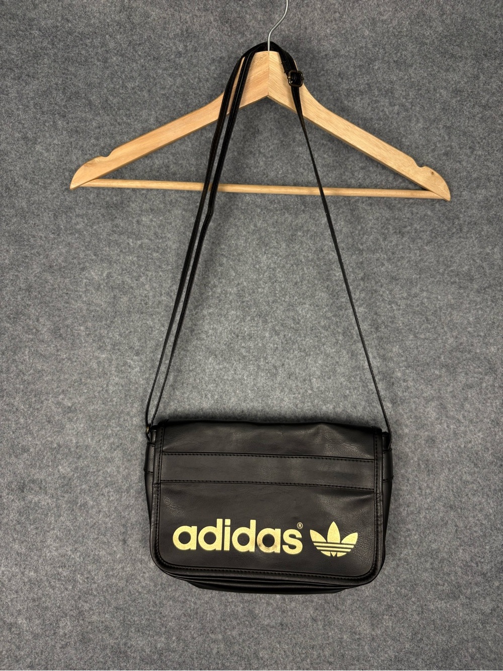 Adidas Originals Black Gold Trefoil Crossbody Messenger Bag Purse Y2K